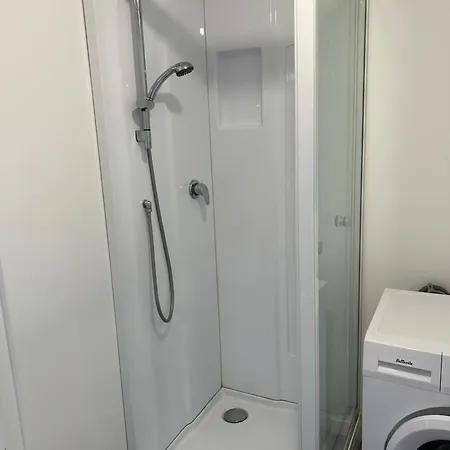 아파트 Superbe Meuble Avec Parking 모뵈주
